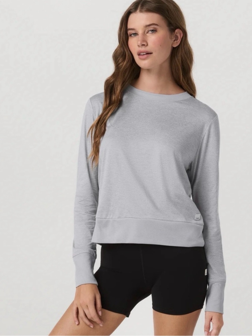 Vuori Women's Daydream Crewneck Long Sleeve Tee, Light Gray, Size Small